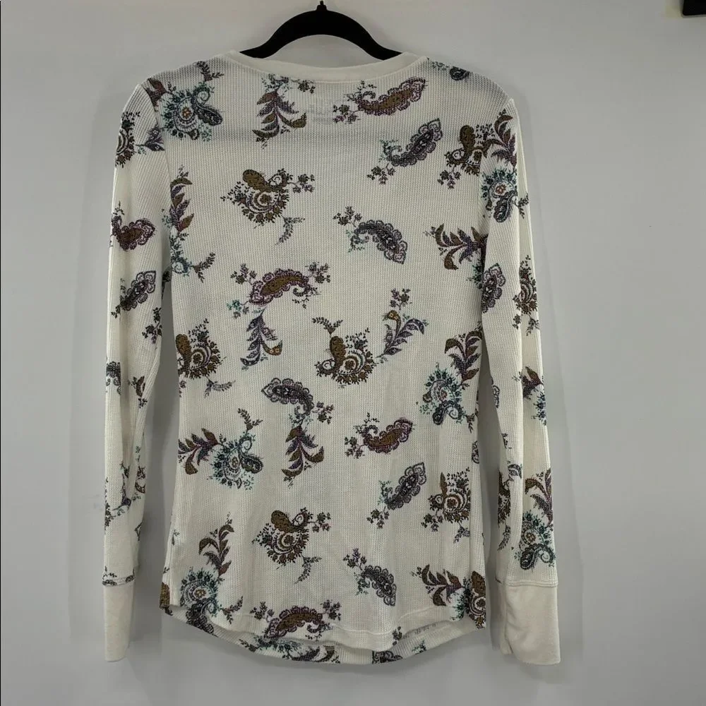 3For$20 Time and Tru Cream Floral Long Sleeve Henley size: M